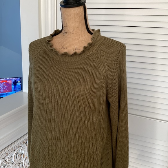 Hayden Olive Green Sweater. Medium - Picture 5 of 9